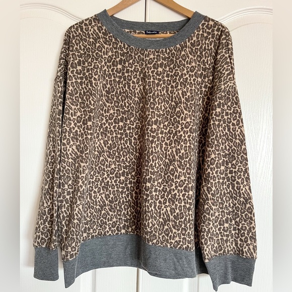 SPLENDID crew neck leopard print sweatshirt in XXL size - Picture 2 of 6